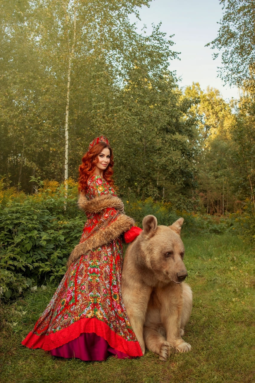 Сказочная фотосессия с медведем в лесной локации