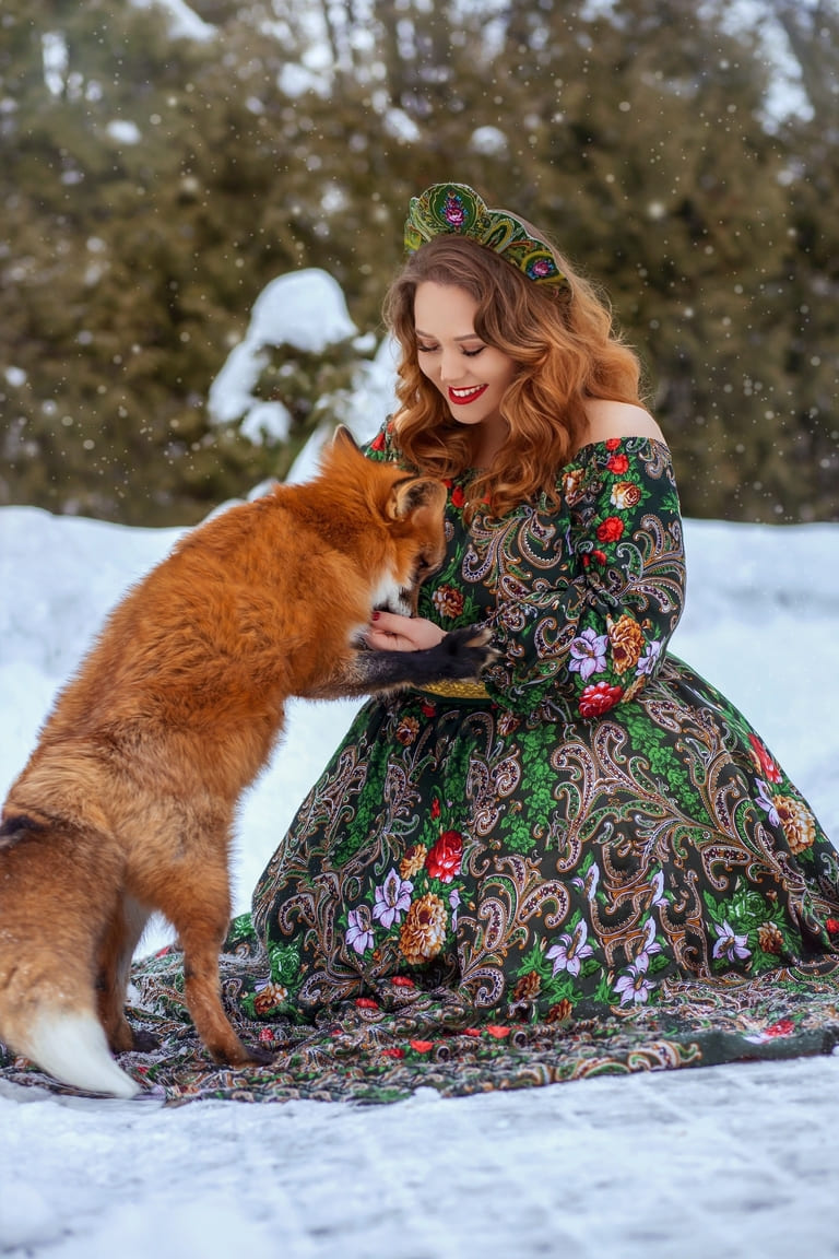 Фотосессия с лисой в русском стиле на природе